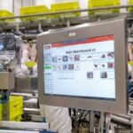 Touchscreen for identification and automatic labelling of meat boxes on a sorting line